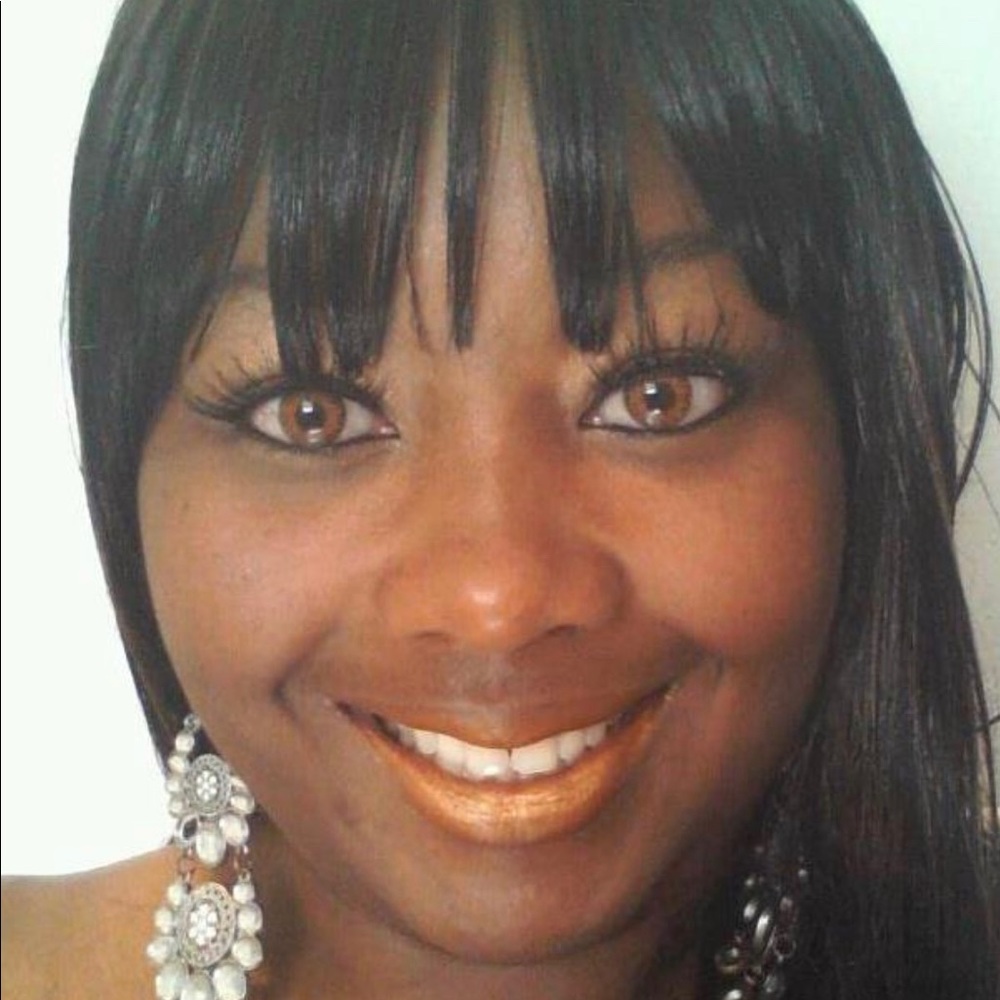Meet your Posher, Alicia